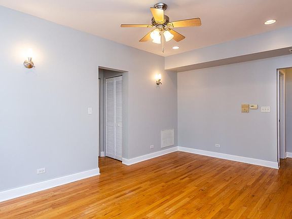 3rd image of 6812 N Wayne Ave APT 2A