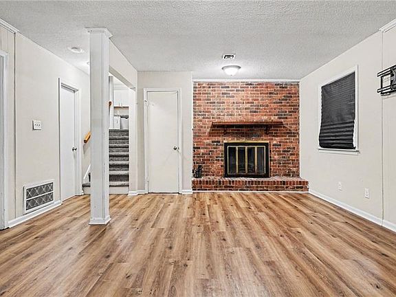 4th image of 4107 Queen Beth Dr