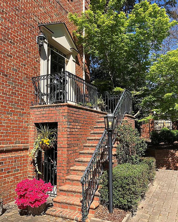 2nd image of 324 S Laurel Ave #C