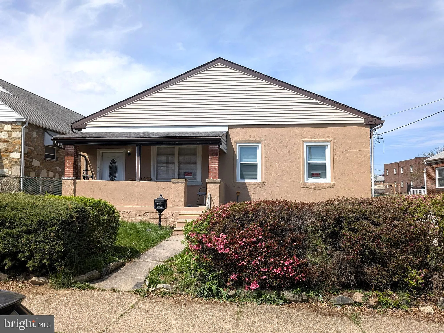 3 bed, 1.0 bath, 1080 sqft, $2,500 — Photo 1