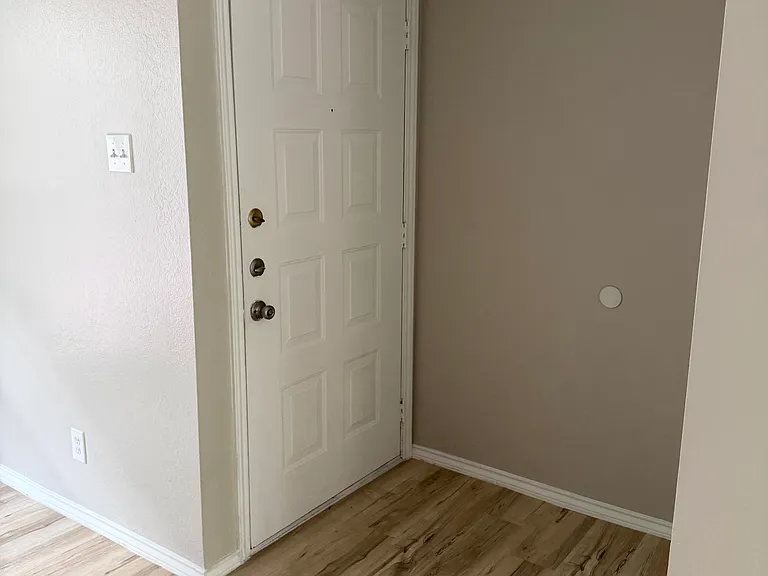 4303 Buena Vista St #202 — Photo 8
