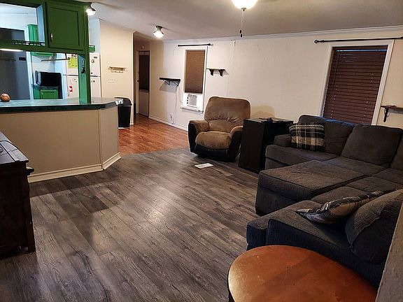 4th image of 395 N Fannin St