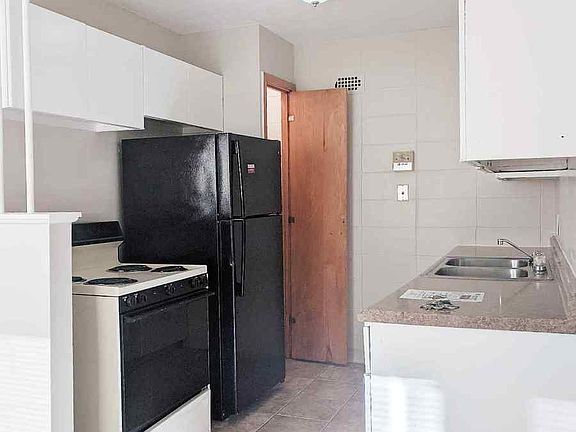 4th image of 300 Fuller Ave APT 5