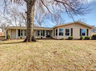 588 Fieldstone Ln, Ballwin, MO 63011