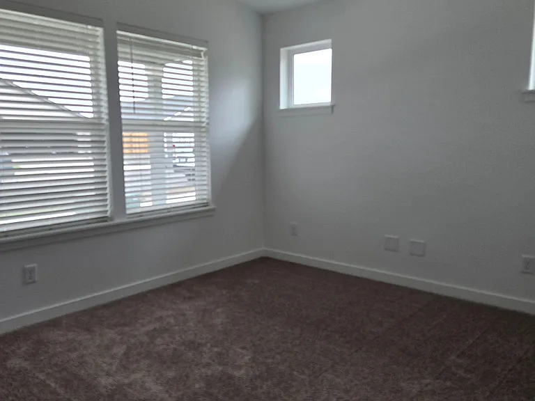 605 NE Mitchell St #MAIN — Photo 17