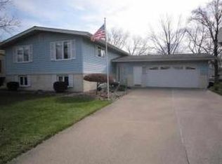 5512 30th Ave, Moline, IL 61265