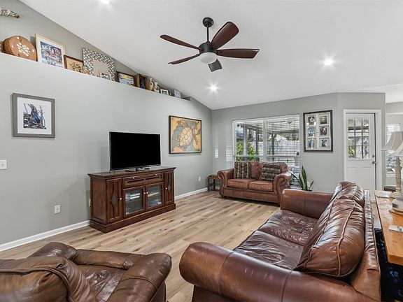 3rd image of 97037 Mill Pond Ln