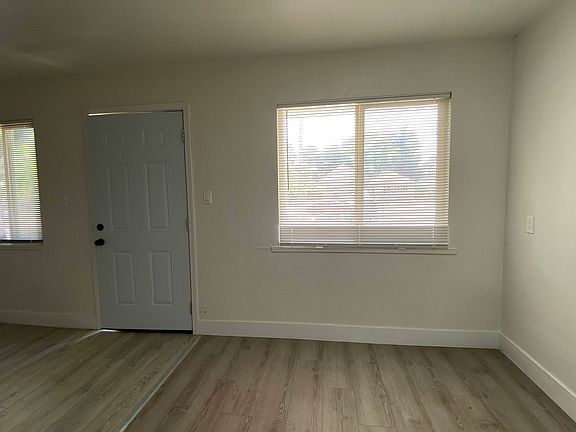 5th image of 837 N Pilgrim St #1