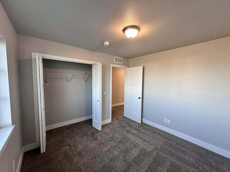 210 NW Common Pl — Photo 12