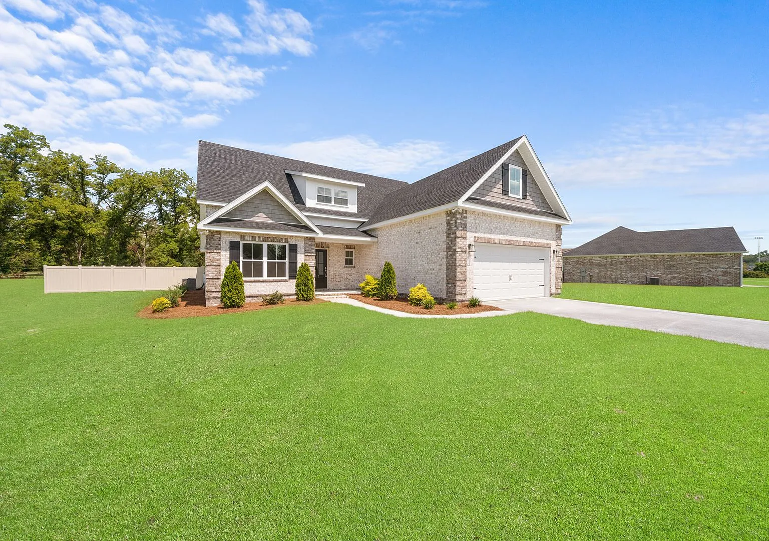 7 Honeysuckle Dr - Available Now! — Photo 1