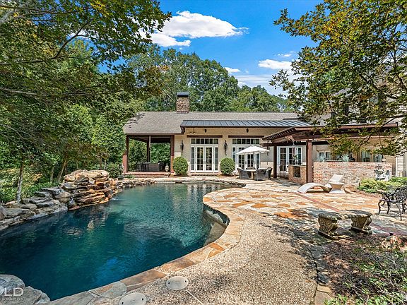 3rd image of 1217 Ridgewood Cir