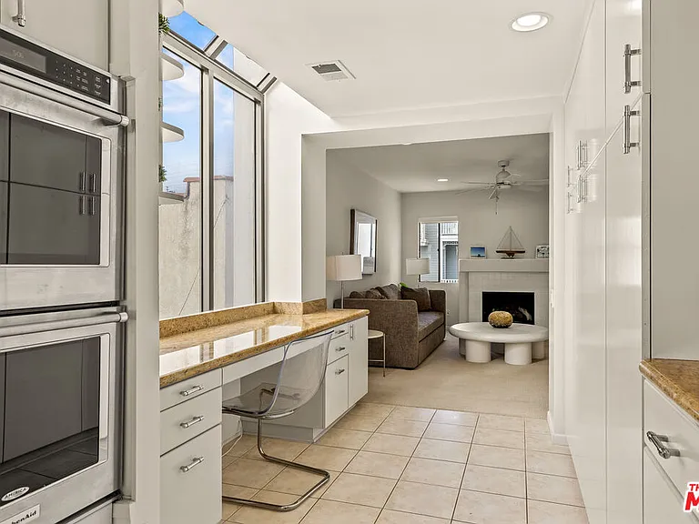 3616 The Strand #C — Photo 22