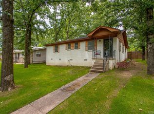 8909 Holiday Dr, Sherwood, AR 72120