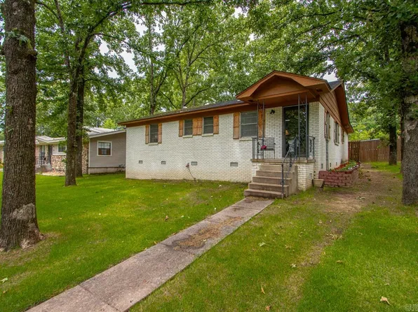 8909 Holiday Dr, Sherwood, AR 72120