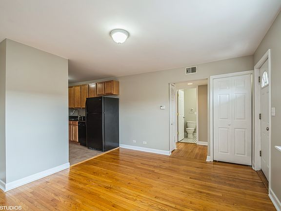2nd image of 2636 W Foster Ave APT 305