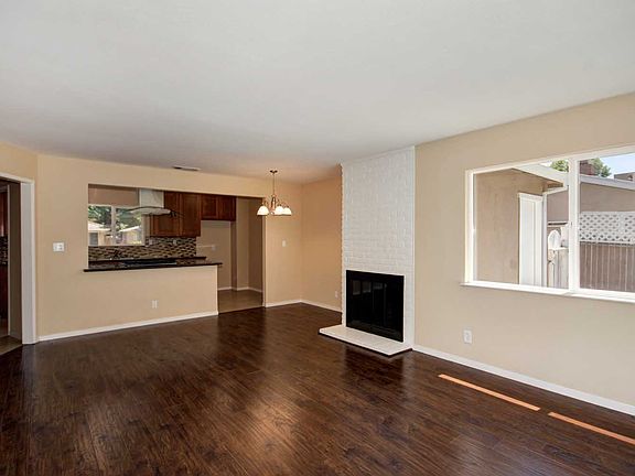 3rd image of 1417 Gladstone Dr