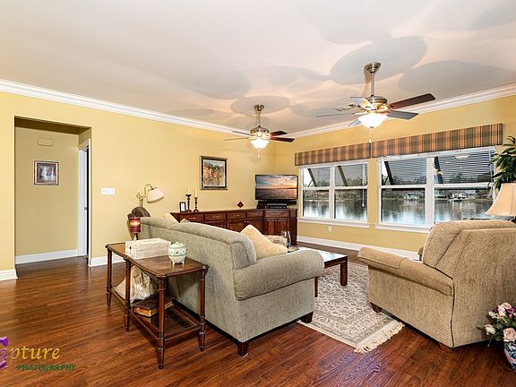 4th image of 1160 E Lakeshore Dr
