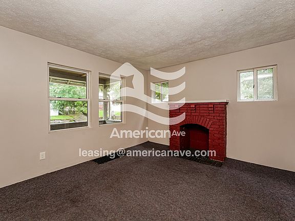 1210408_003_living_room_3.jpg