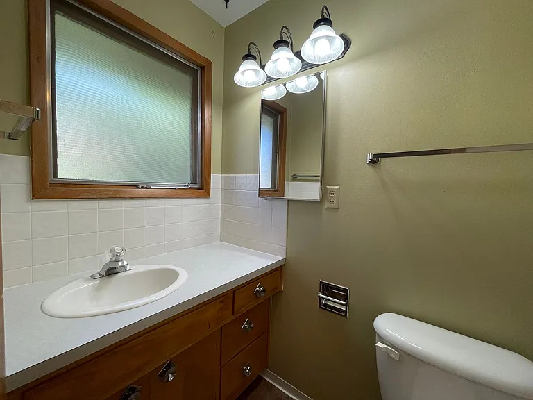 5630 N Greenwood Blvd — Photo 10