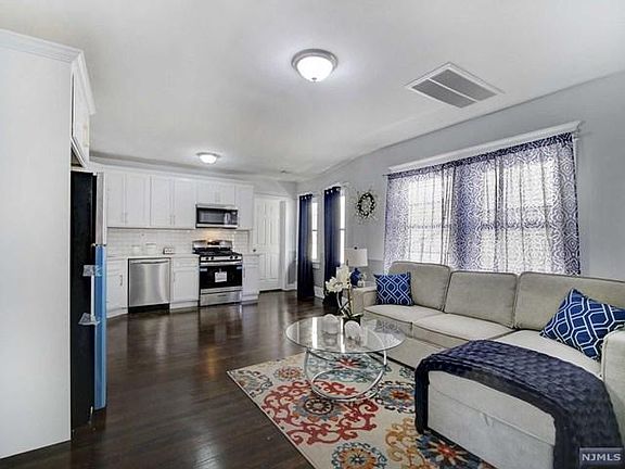 5th image of 40 Lanark Ave #42