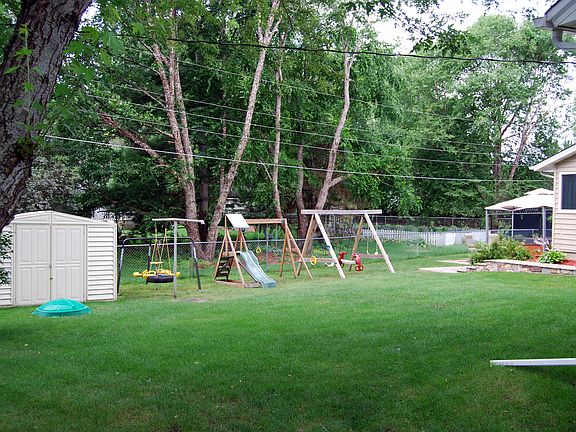 4th image of 11963 Oak Park Ct NE