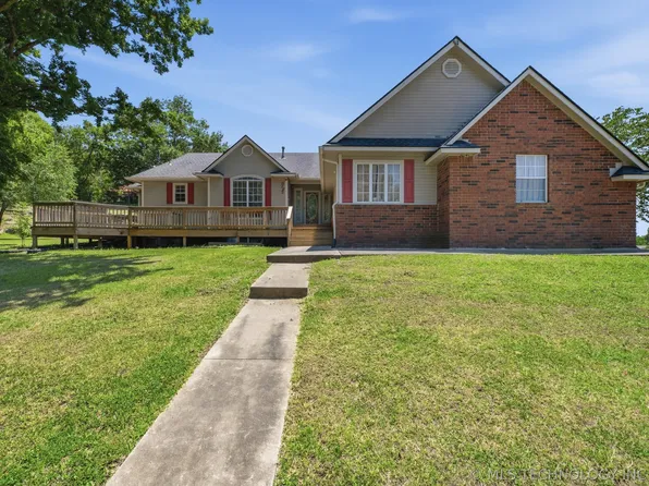 925 N Woodview Dr, Skiatook, OK 74070