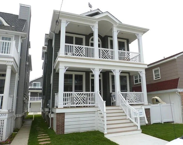 2717 Asbury Ave