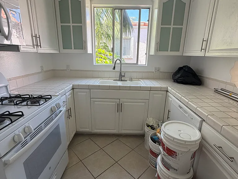 217 S Doheny Dr #5 — Photo 11