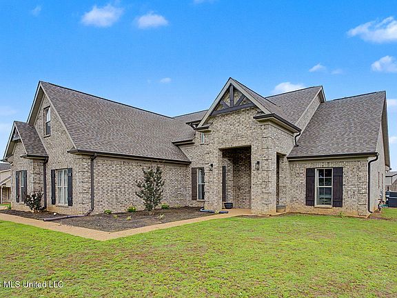3rd image of 307 Garrison Dr