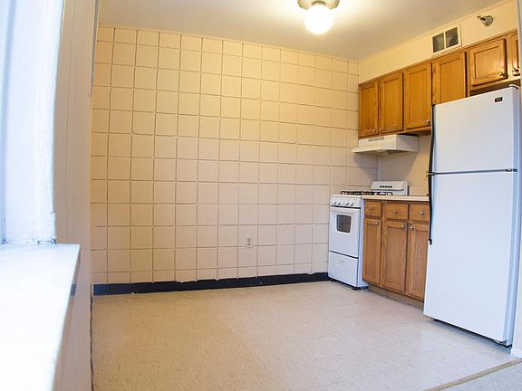 3rd image of 1400 Oakland Ave