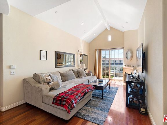 4th image of 10740 Moorpark St APT 303
