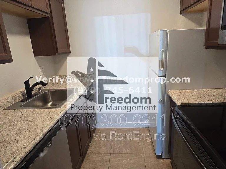 Chateau Apartments — Photo 4