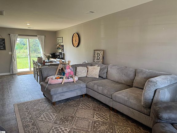 3rd image of 106 Southern Magnolia Ln