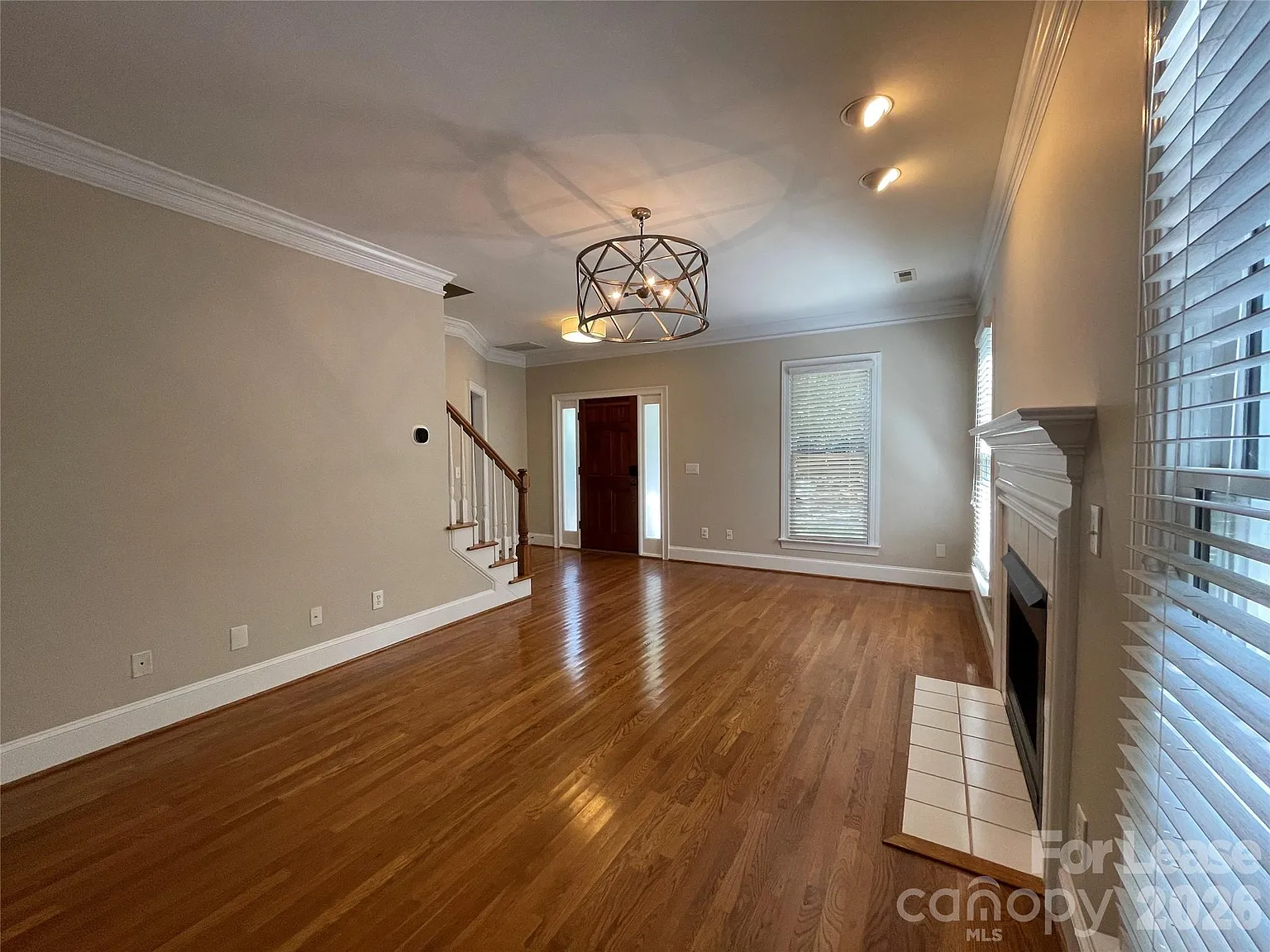 4 bed, 2.5 bath, 2003 sqft, $3,300 — Photo 4