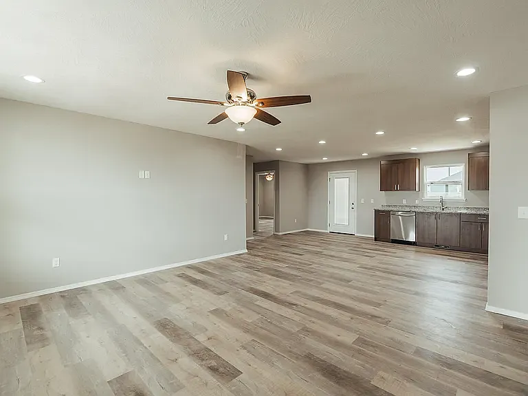4 bed, 1485 sqft, $1,875 — Photo 2