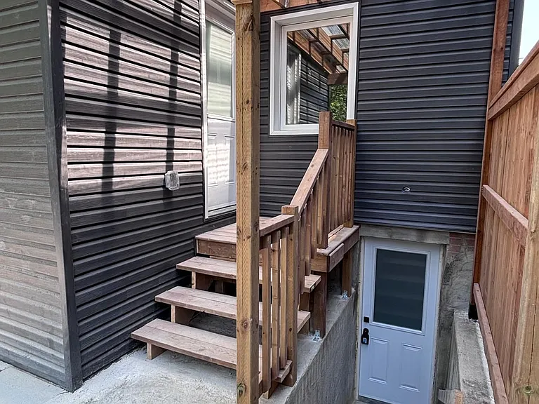 12 Rotherham Ave #LOWER — Photo 11