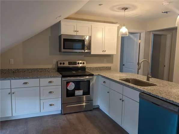 5 Hill St Floor 3, Smithfield, RI 02917