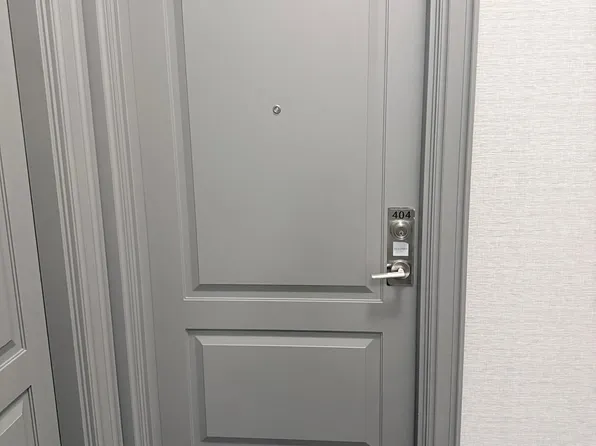 30 Elm Dr W #404, Mississauga, ON L5B 1L9