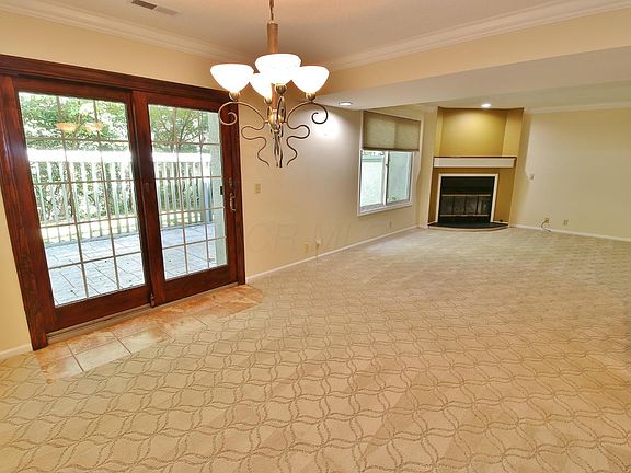2nd image of 1108 Courtyard Sq