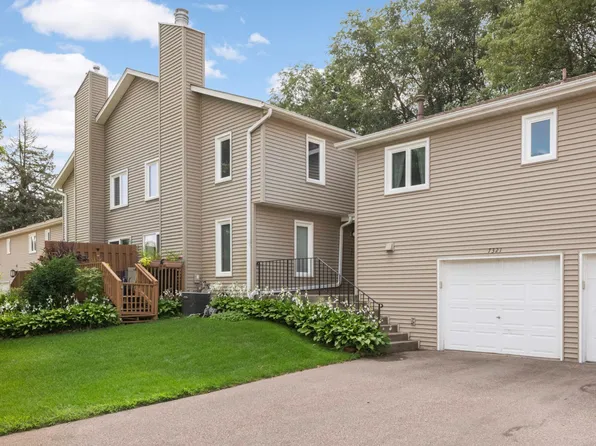 7321 Woodstock Curv, Bloomington, MN 55438