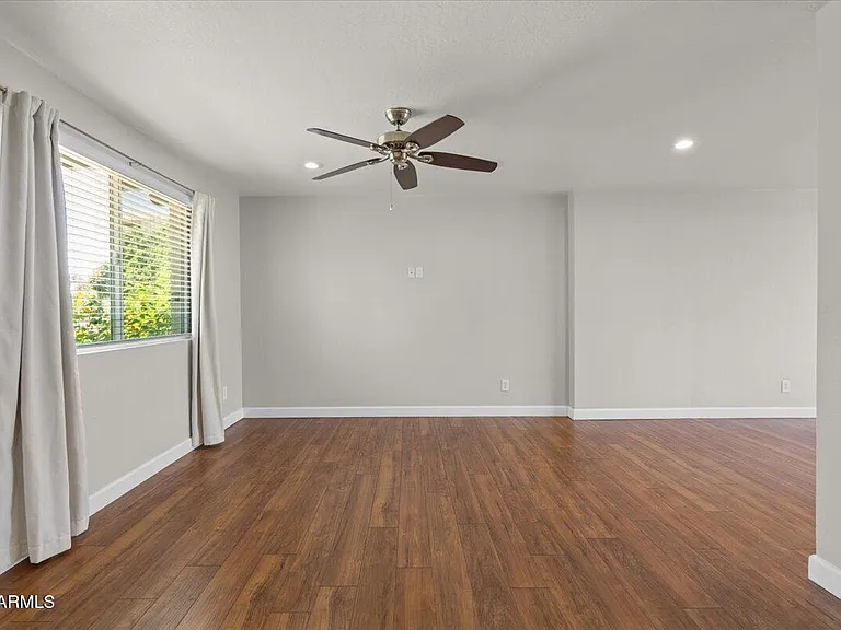 4233 N Miller Rd — Photo 9