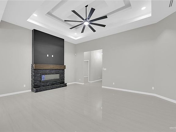 5th image of 2221 Blue Sky Dr