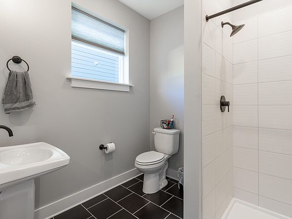 5th image of 3159 Saint Elmo Ave #8