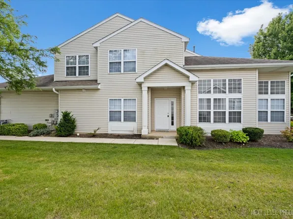 121 S Barton Trl, Batavia, IL 60510