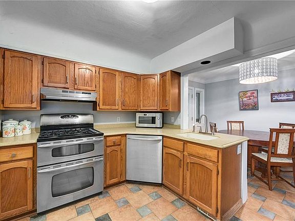 5th image of 16114 Southland Ave