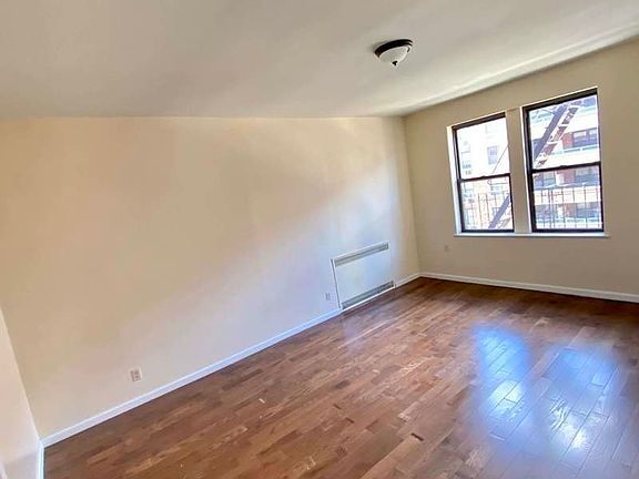 4th image of 341 E 19th St #44