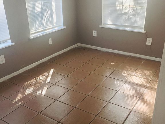 small room within the bedroom for office or baby room.