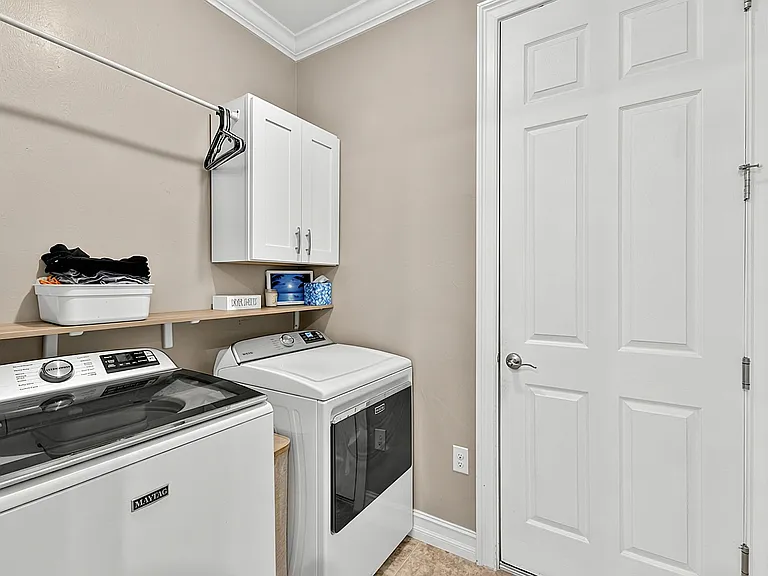 3391 Acapulco Cir — Photo 21
