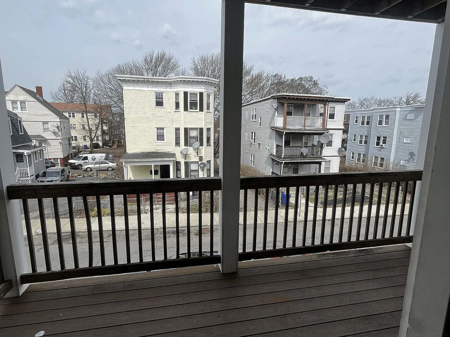 3 bed, 1.0 bath, 1400 sqft, $3,000 — Photo 3