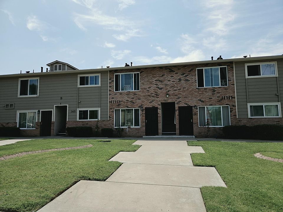 1st image of 365 Moss St #C4